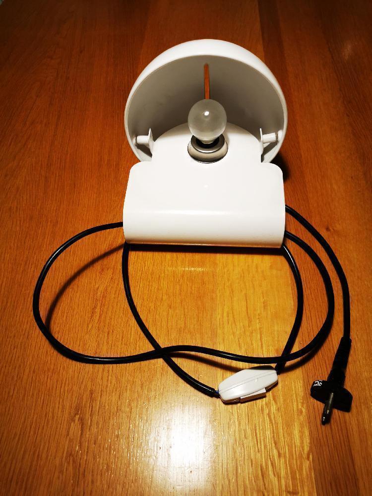 Meblo namizna luč model Bugi iz kolekcije Guzzini