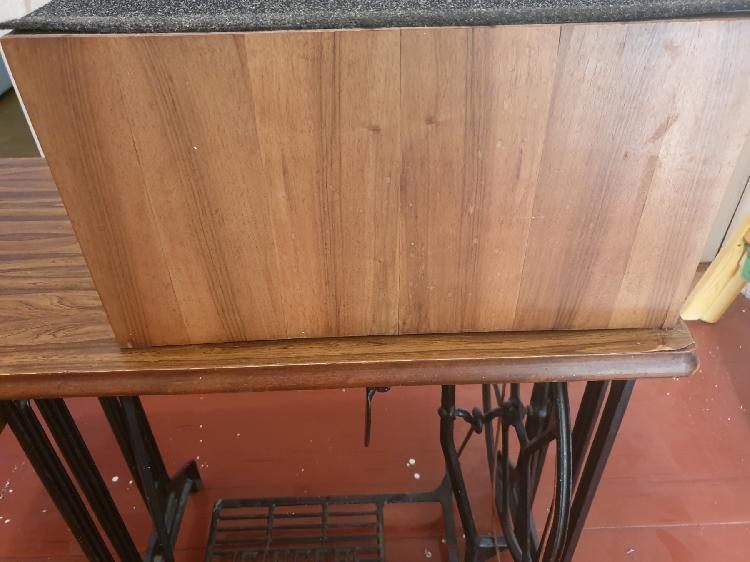 STARINSKI ŠIVALNI STROJ SINGER